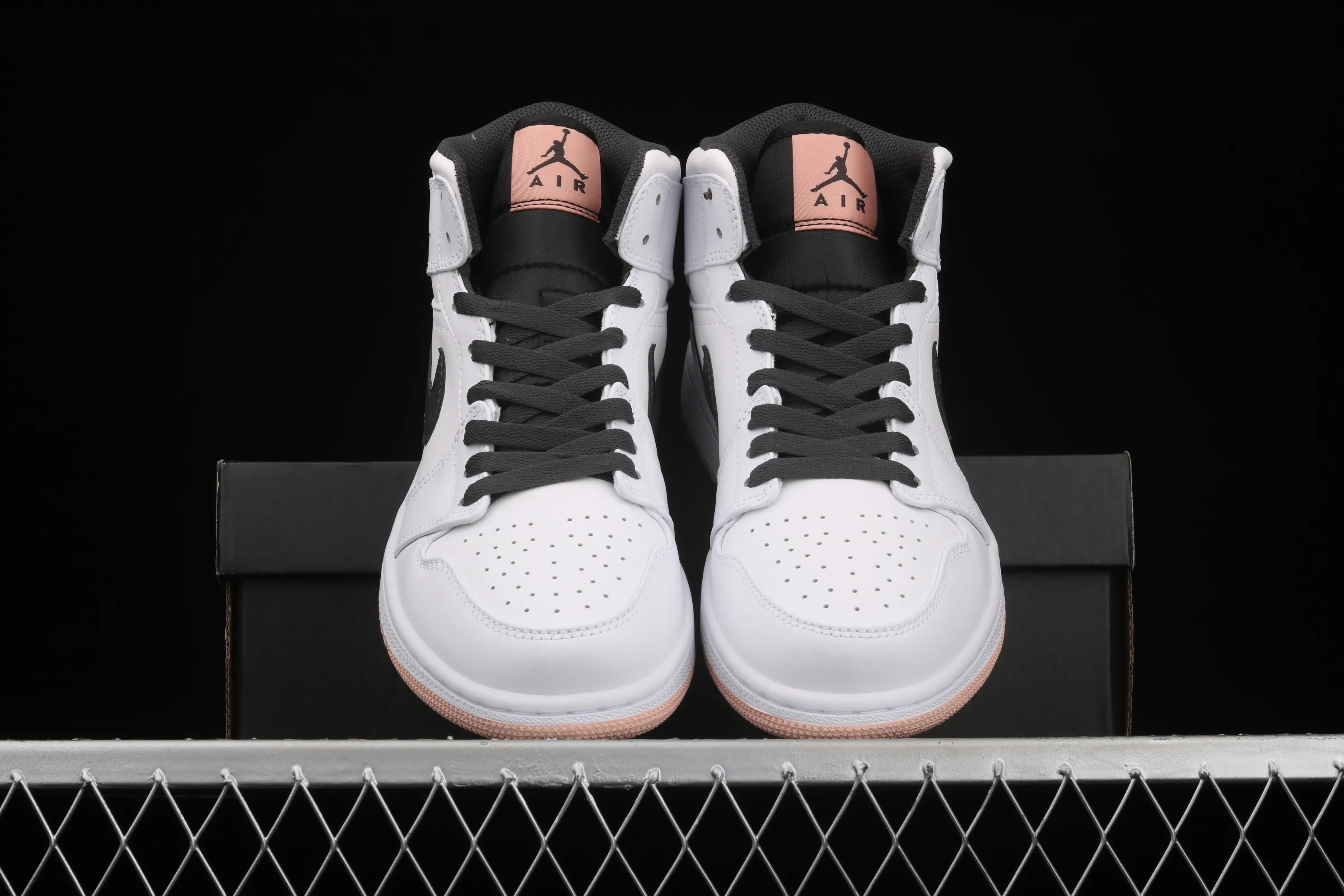 All categories Air Jordan Jordan series basketball shoes Air Jordan 1 Mid Air Jordan 1 Mid AJ1 Joe 1 white and black cherry blossom powder Zhongbang basketball shoes 554725-180